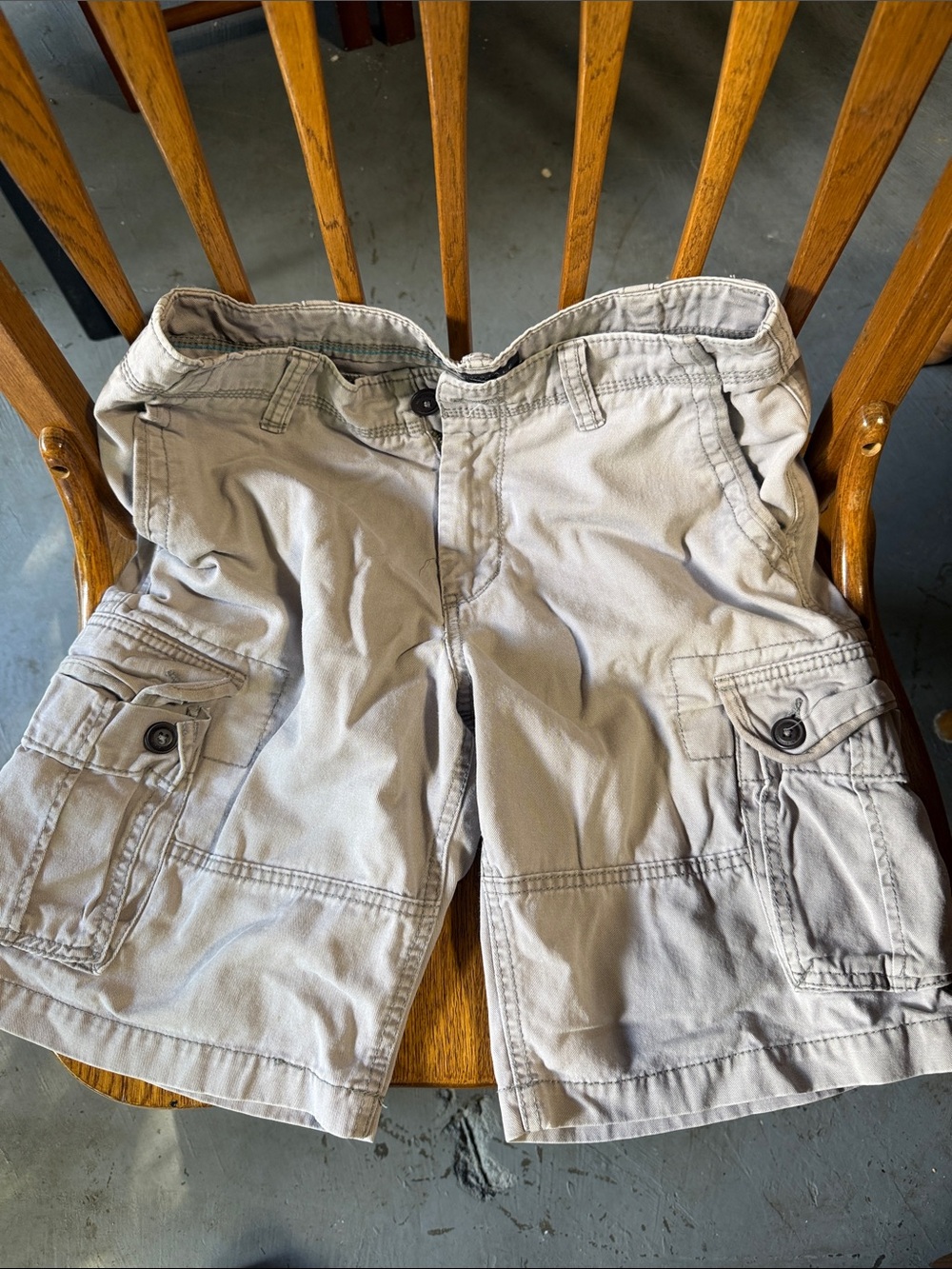 Aeropostale Light Gray Men’s Cargo Shorts with Flap Pockets